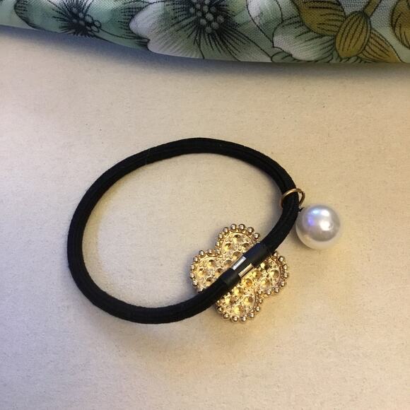 Black & Matte Gold Flower & Pearl  Hair Tie - Picture 3 of 4